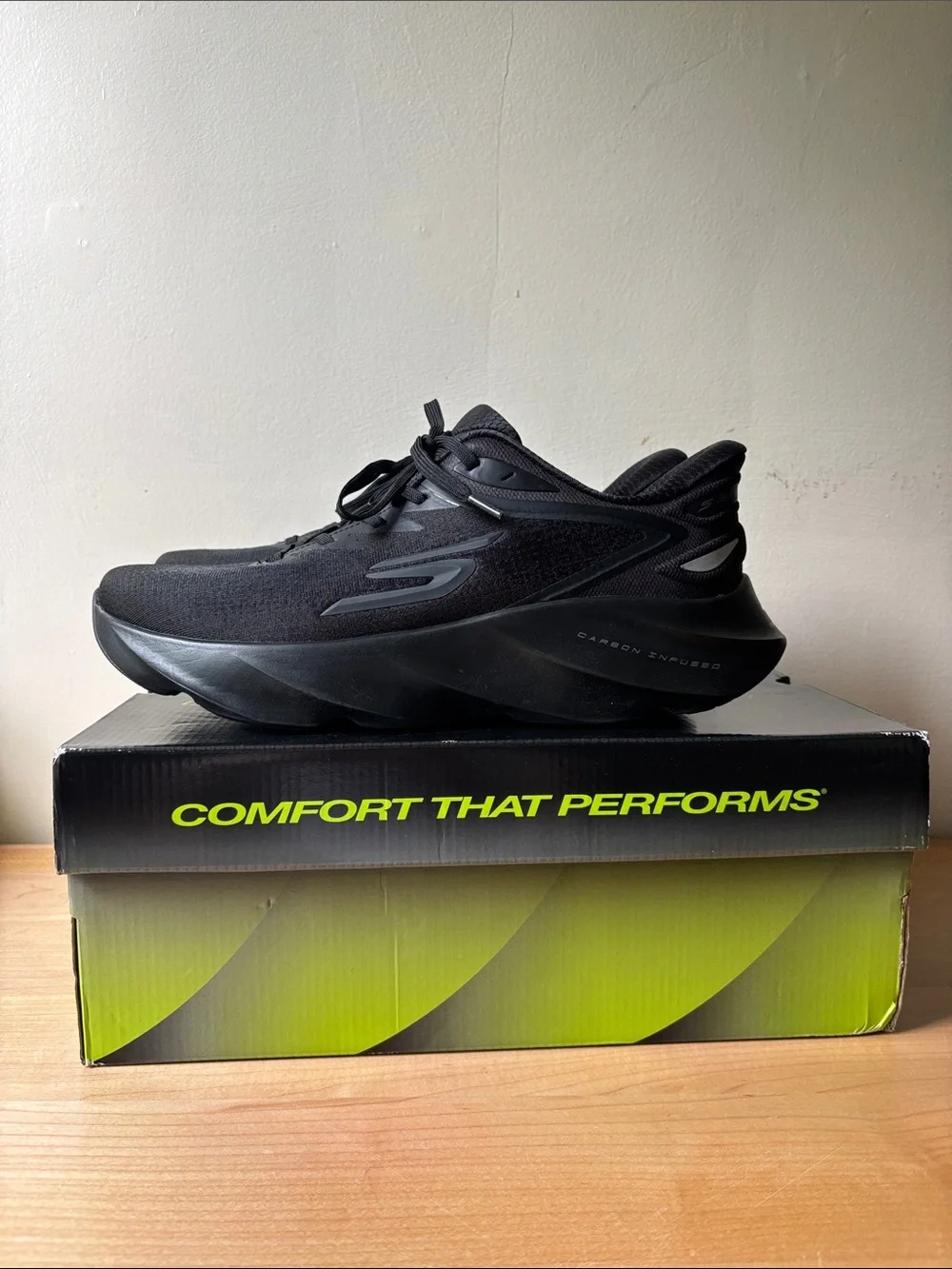 Skechers Aero Burst Slip Ins NIB Size 12